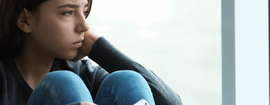 Young woman struggling with people pleasing, Empowered girl breaking free from people pleasing, teen girl mental health, teen girl thinking, young woman sad, teen anxiety, student stressyoung woman therapy session, teen with counselor, therapy support